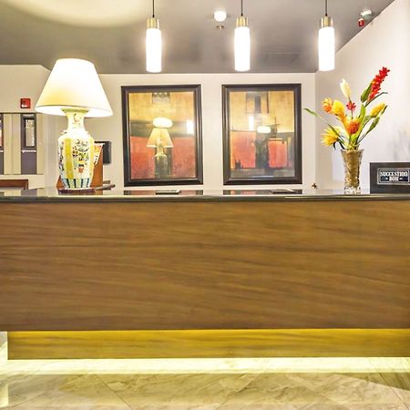 Ritz Astor Hotel Makati City Exteriör bild