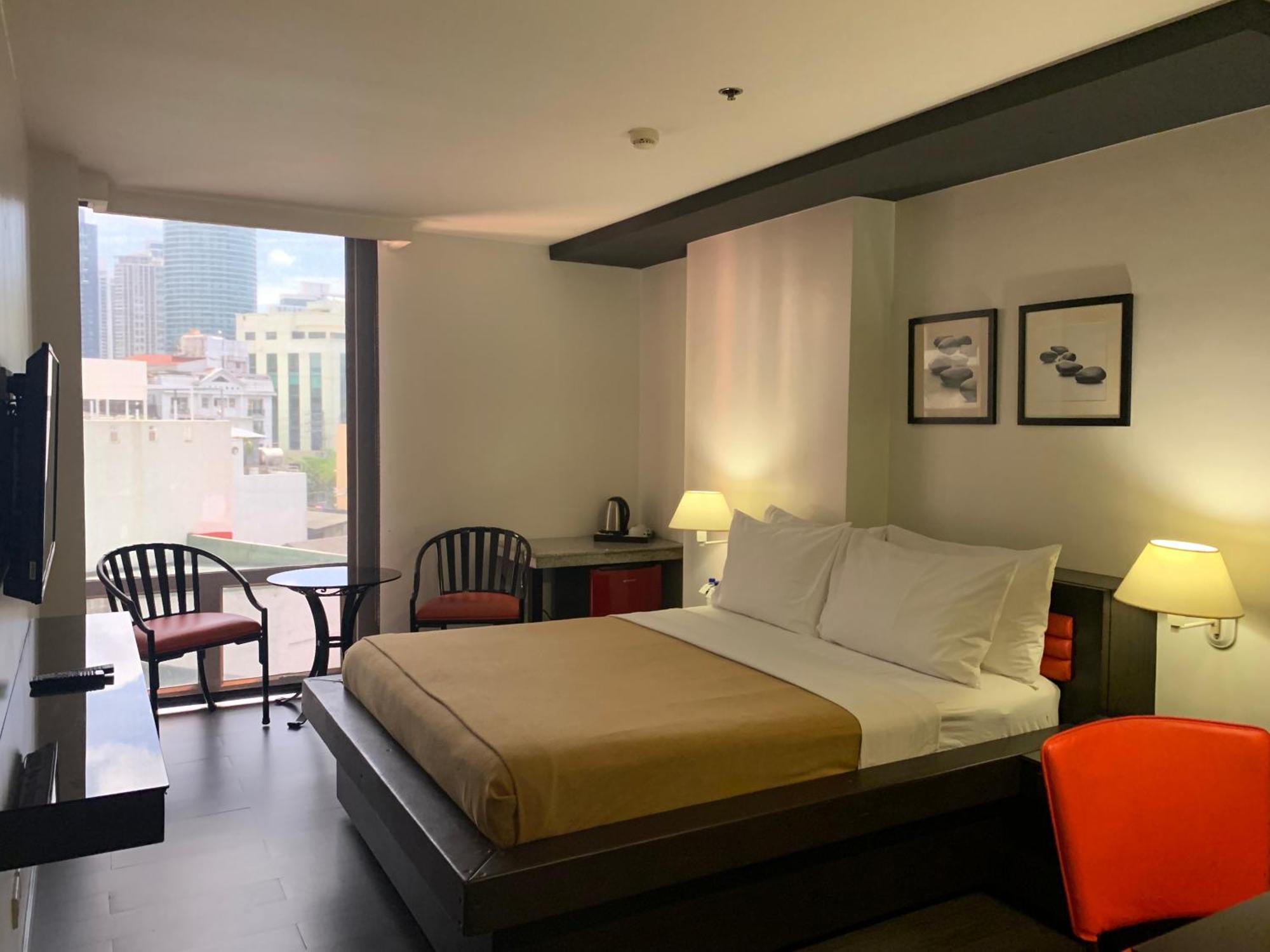 Ritz Astor Hotel Makati City Exteriör bild