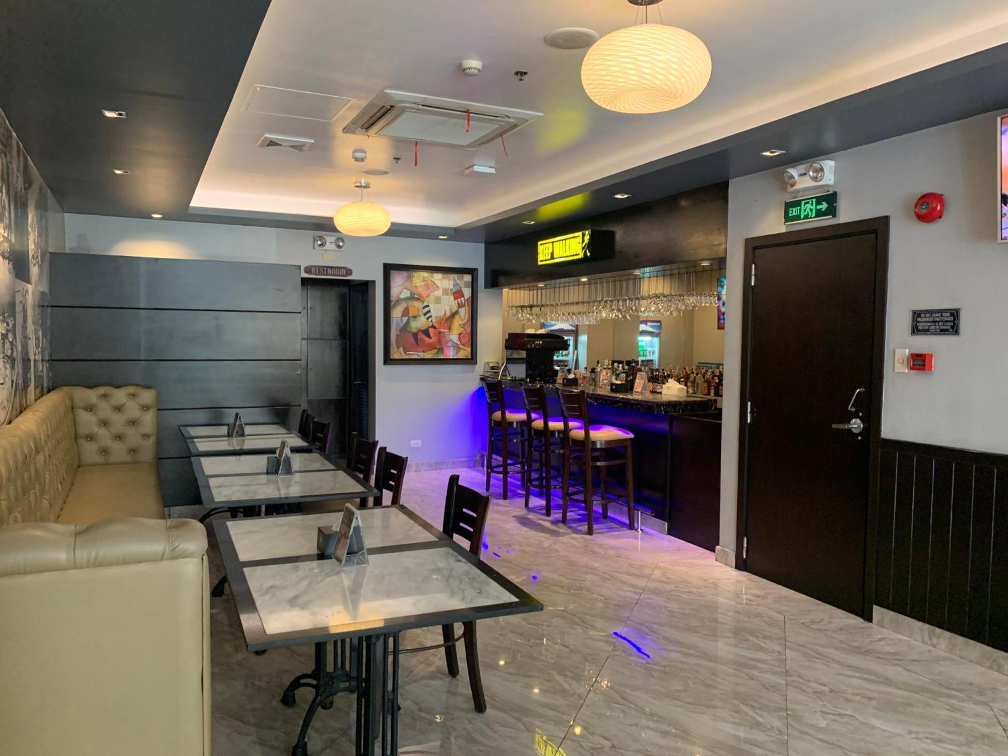 Ritz Astor Hotel Makati City Exteriör bild
