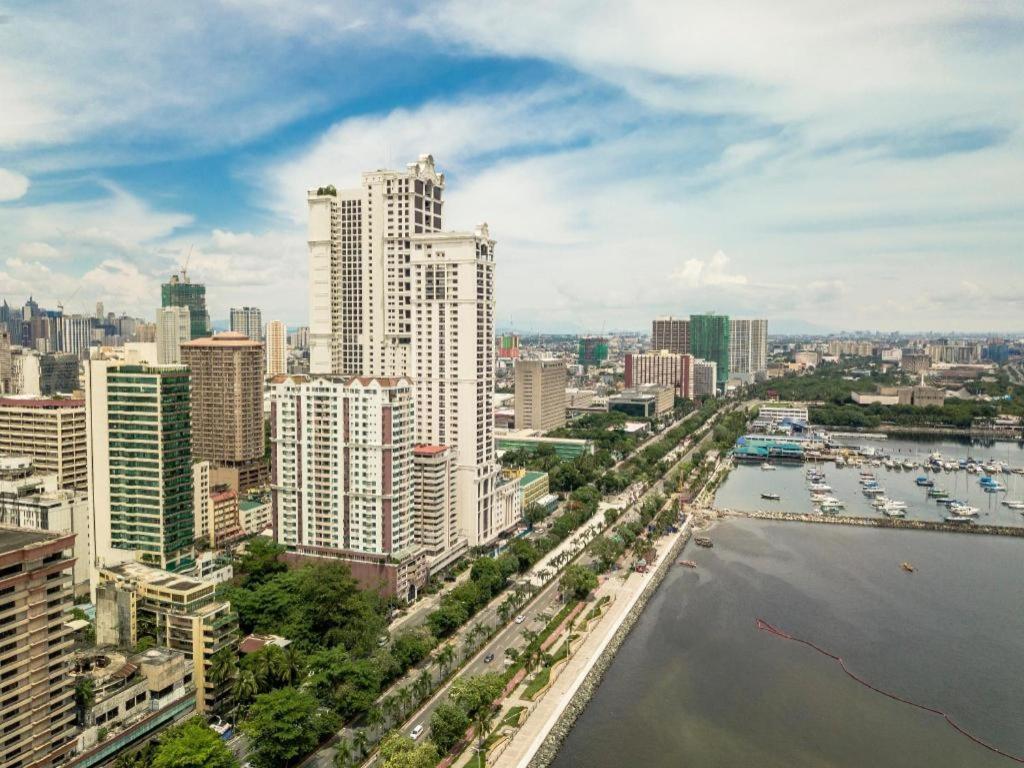 Ritz Astor Hotel Makati City Exteriör bild