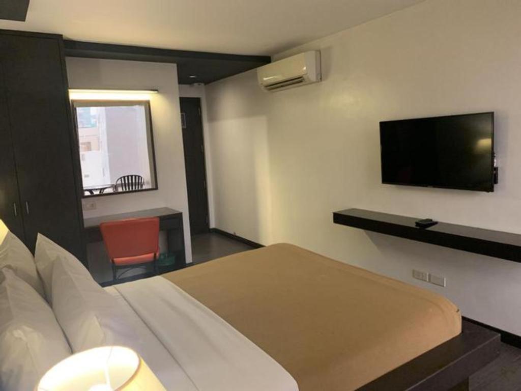 Ritz Astor Hotel Makati City Exteriör bild
