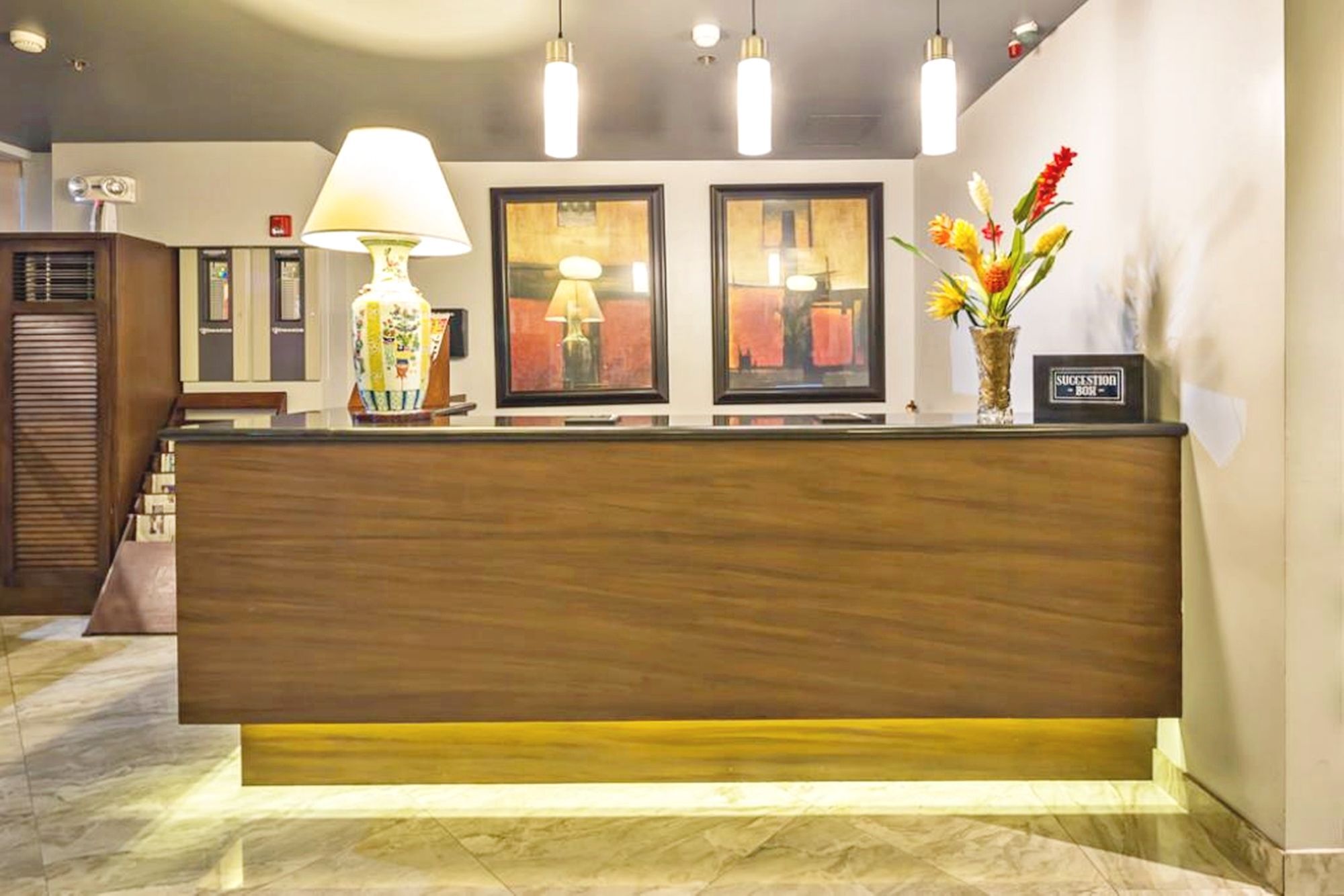 Ritz Astor Hotel Makati City Exteriör bild
