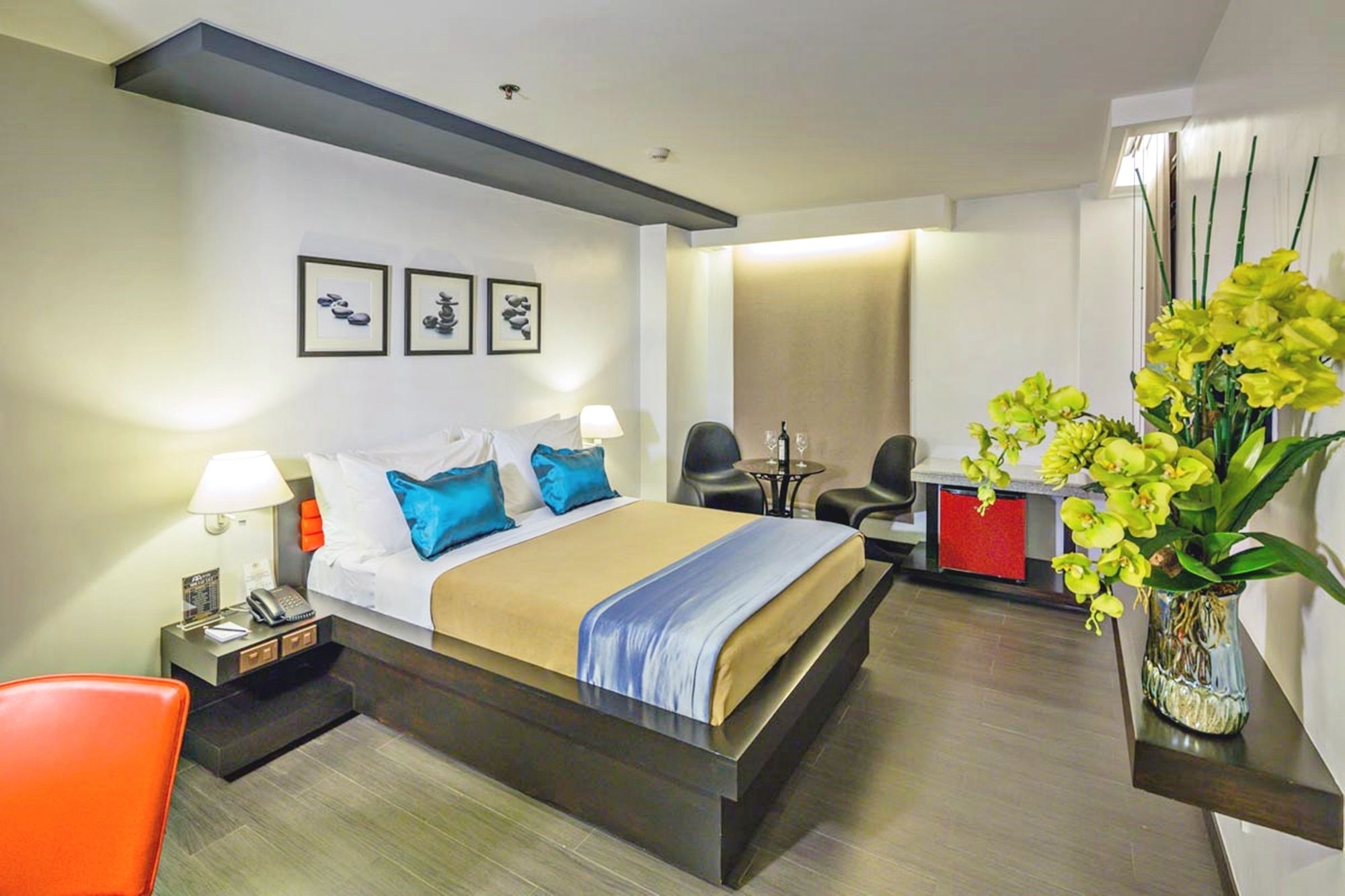 Ritz Astor Hotel Makati City Exteriör bild