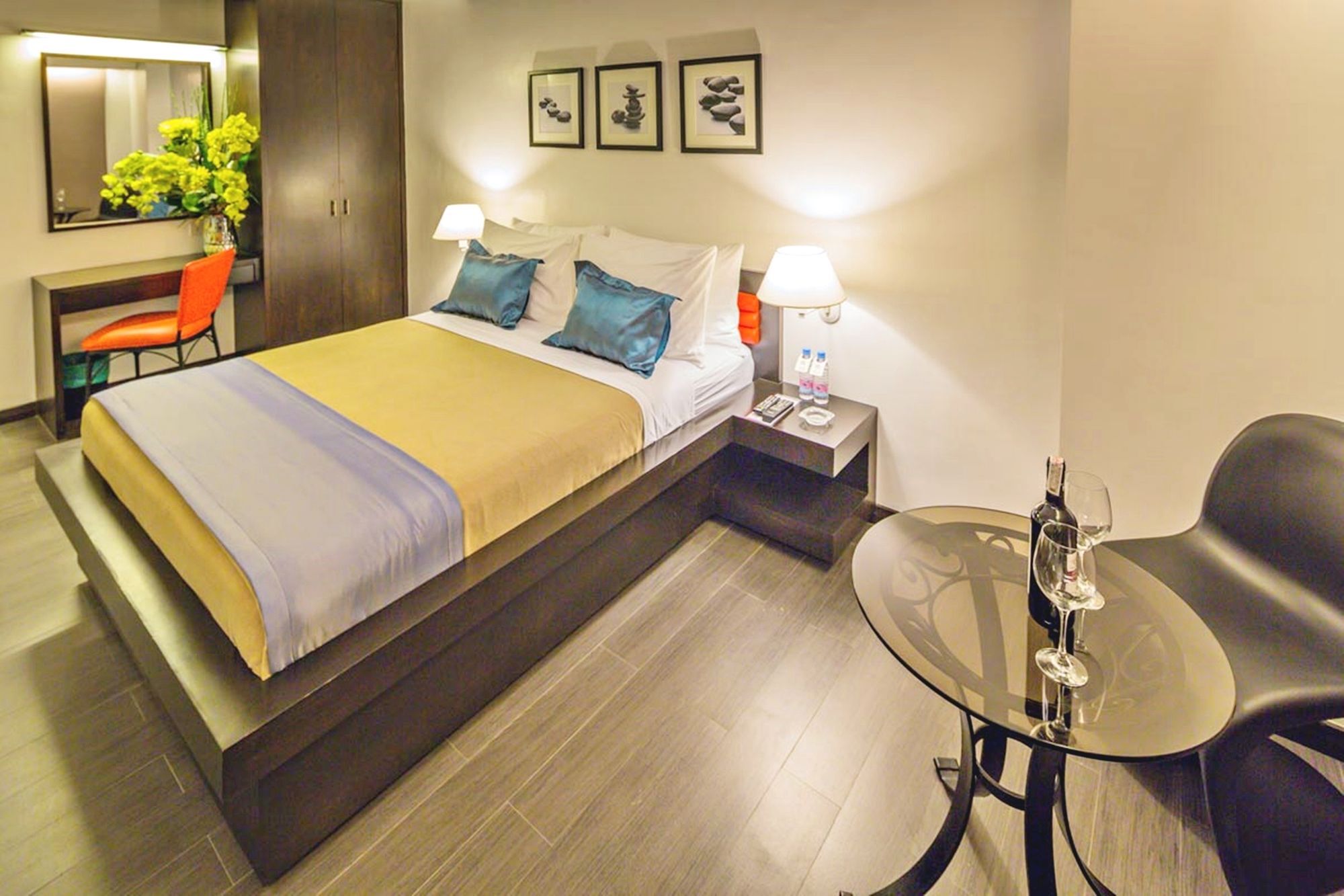 Ritz Astor Hotel Makati City Exteriör bild